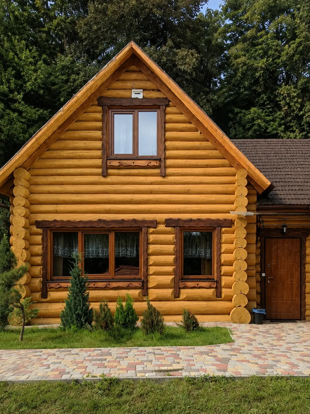 Сімейний котедж із зрубу – «Ужанські купелі»